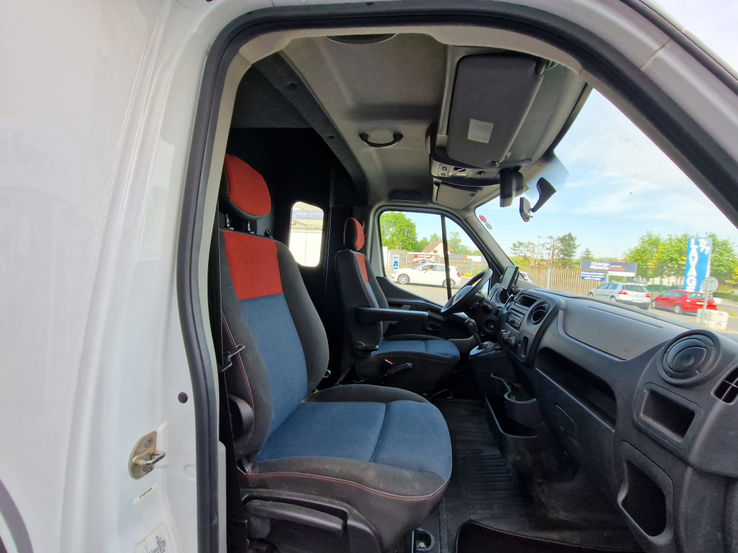 Renault Master — 32