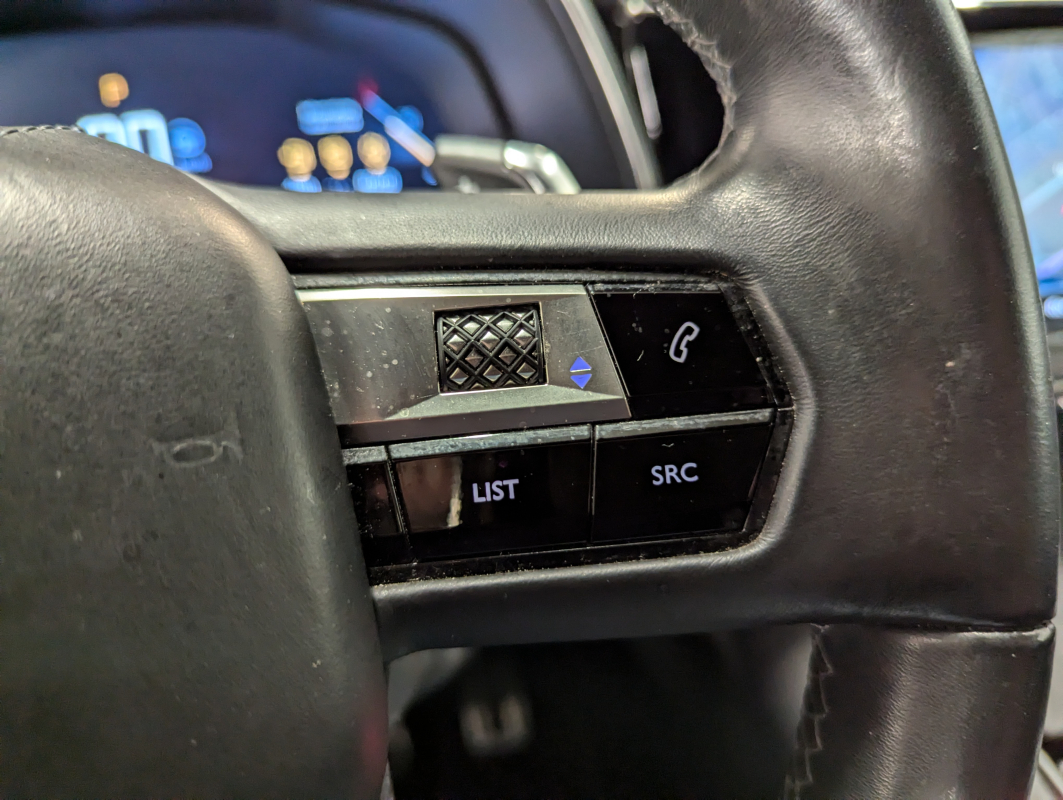 DS DS7 CROSSBACK — 24