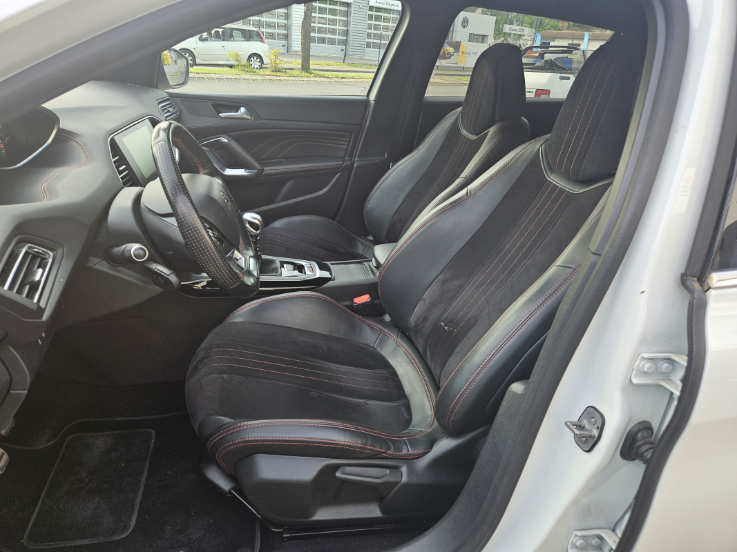 Peugeot 308 — 10