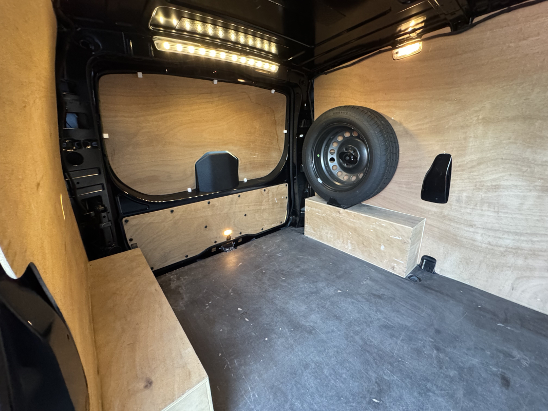 Mercedes Vito — 16