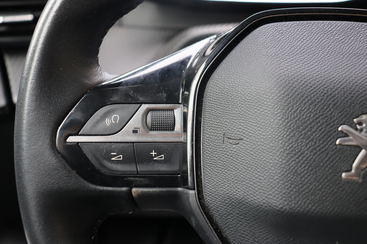 Peugeot 208 — 18