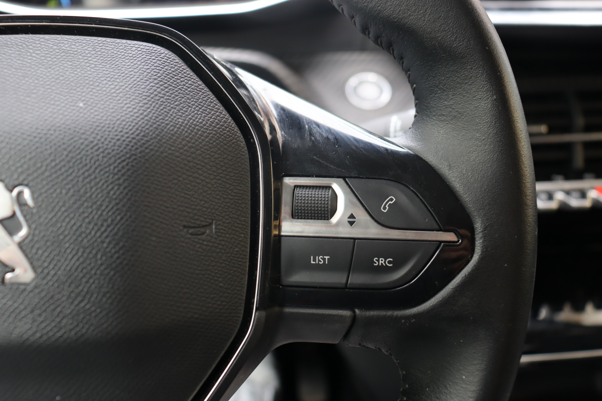 Peugeot 208 — 20