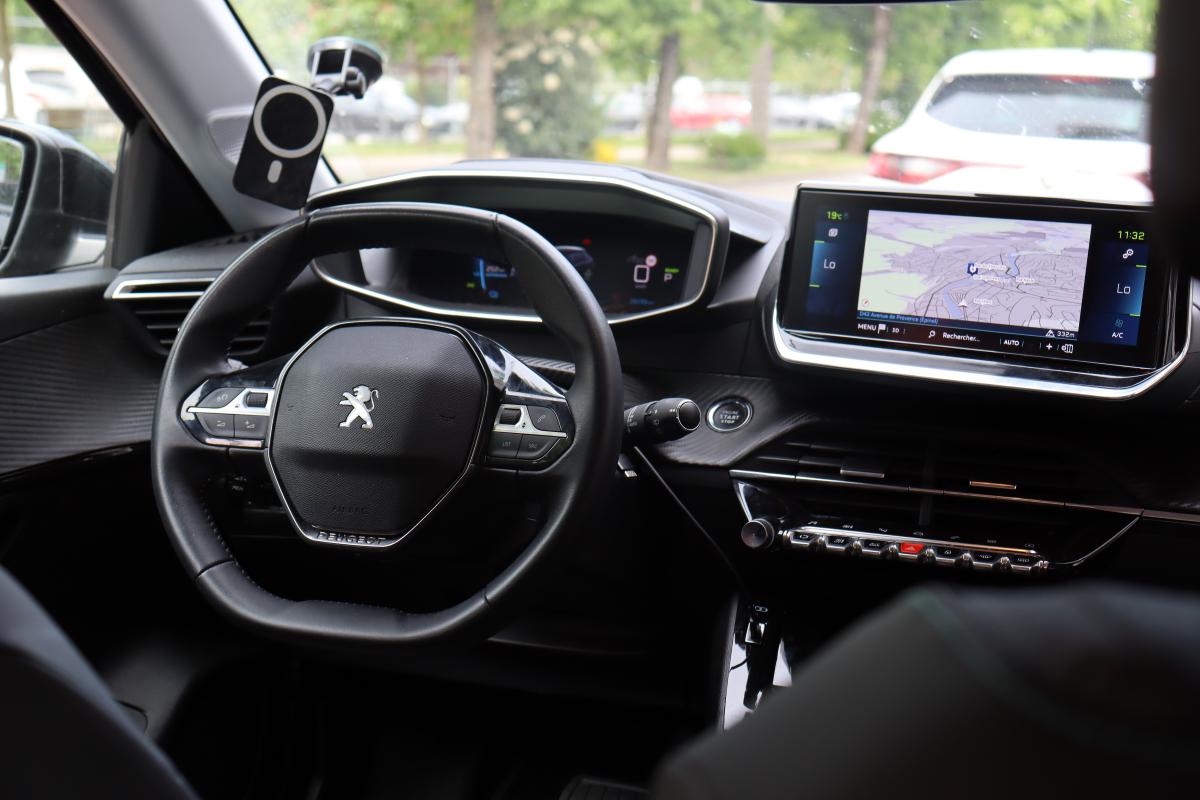 Peugeot 208 — 14