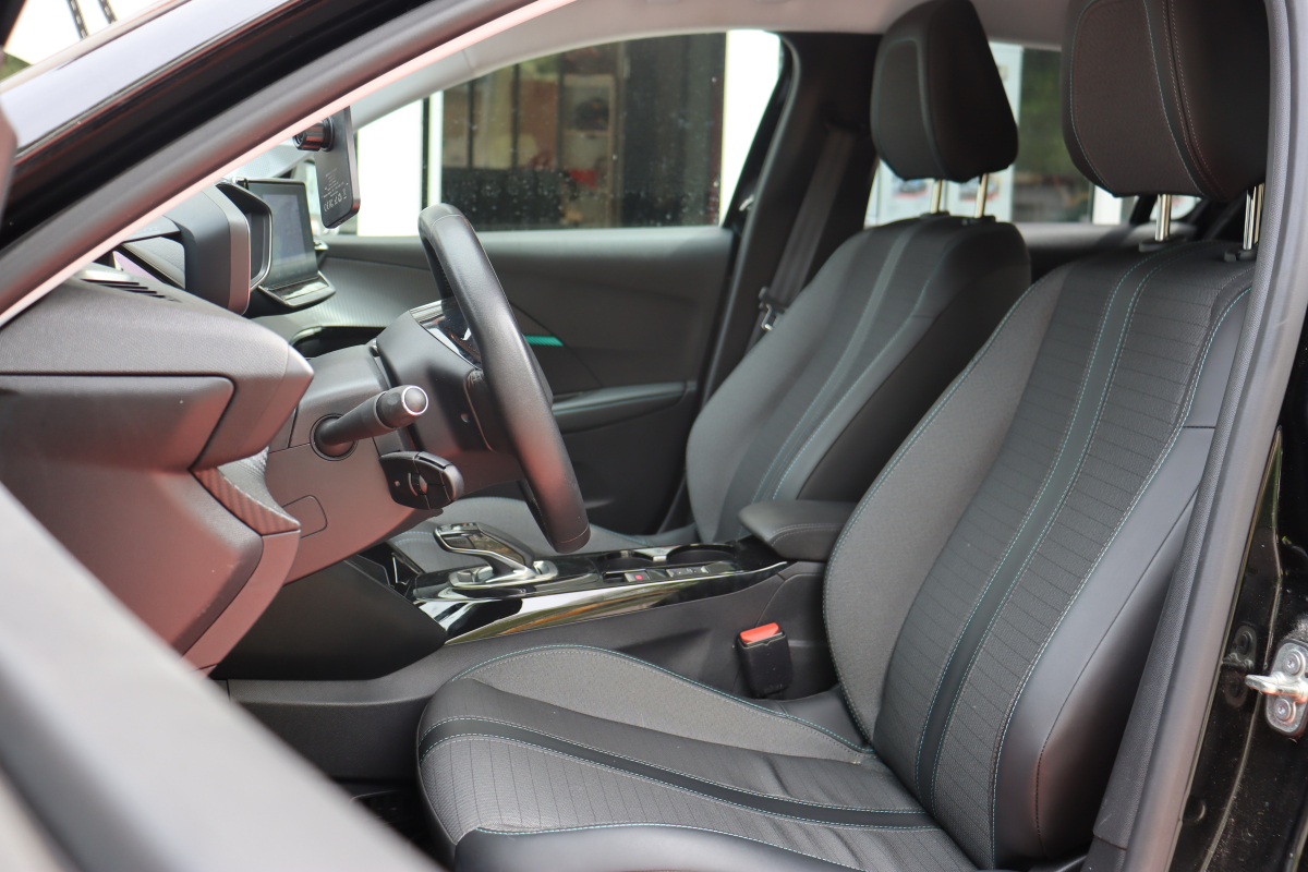 Peugeot 208 — 26