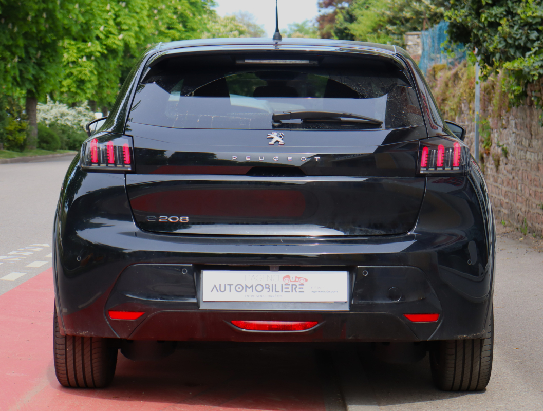 Peugeot 208 — 6