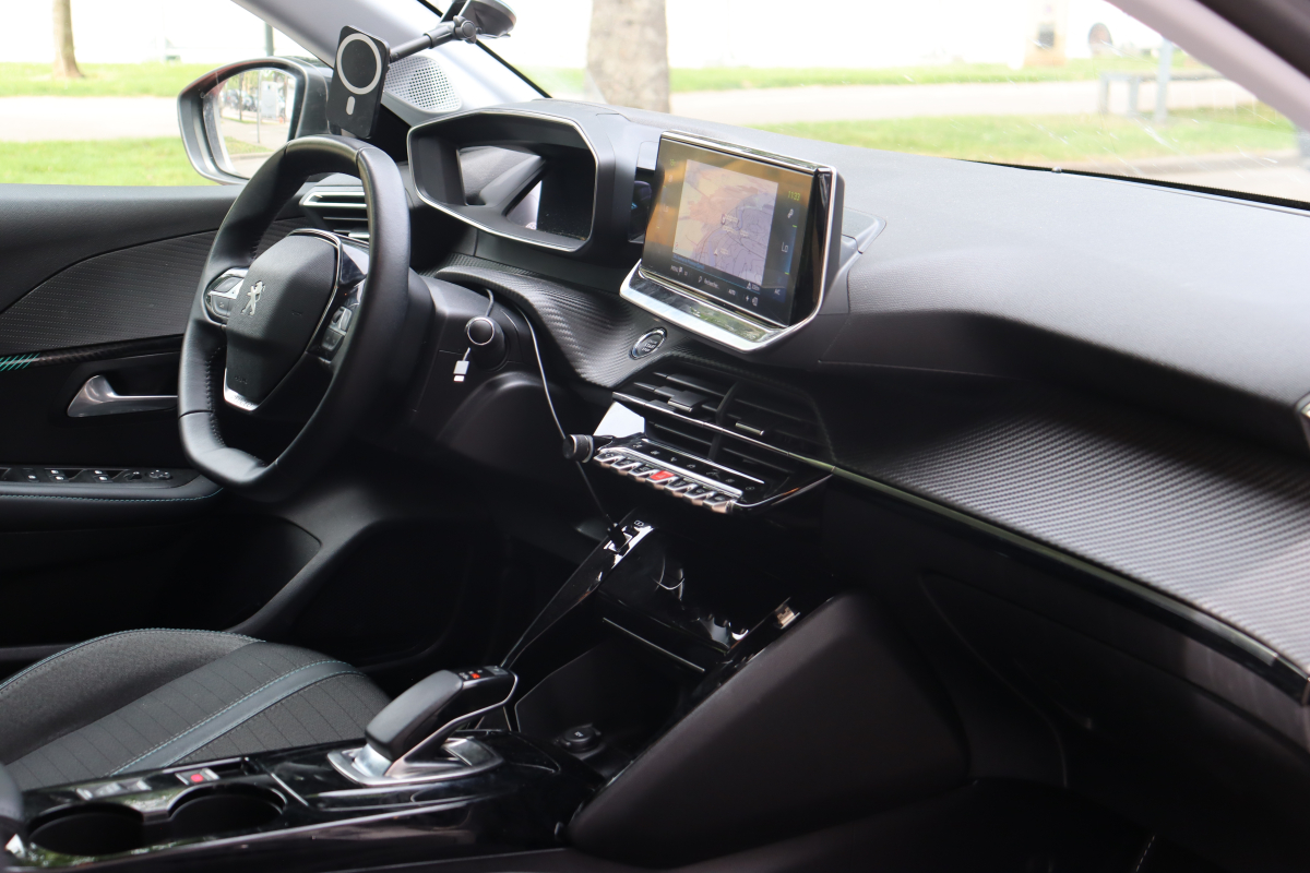 Peugeot 208 — 13
