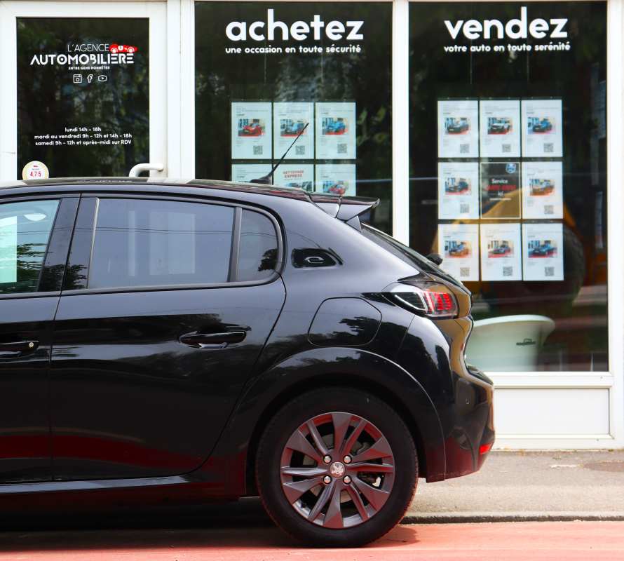 Peugeot 208 — 4