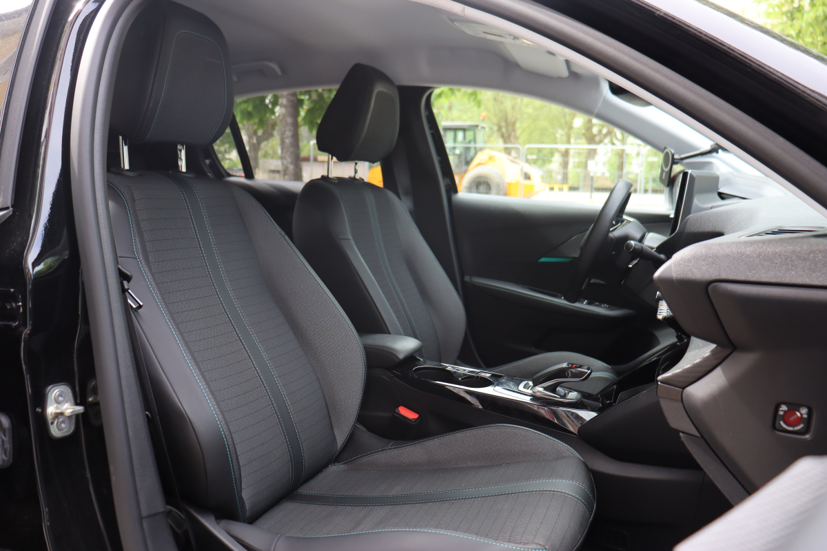 Peugeot 208 — 12