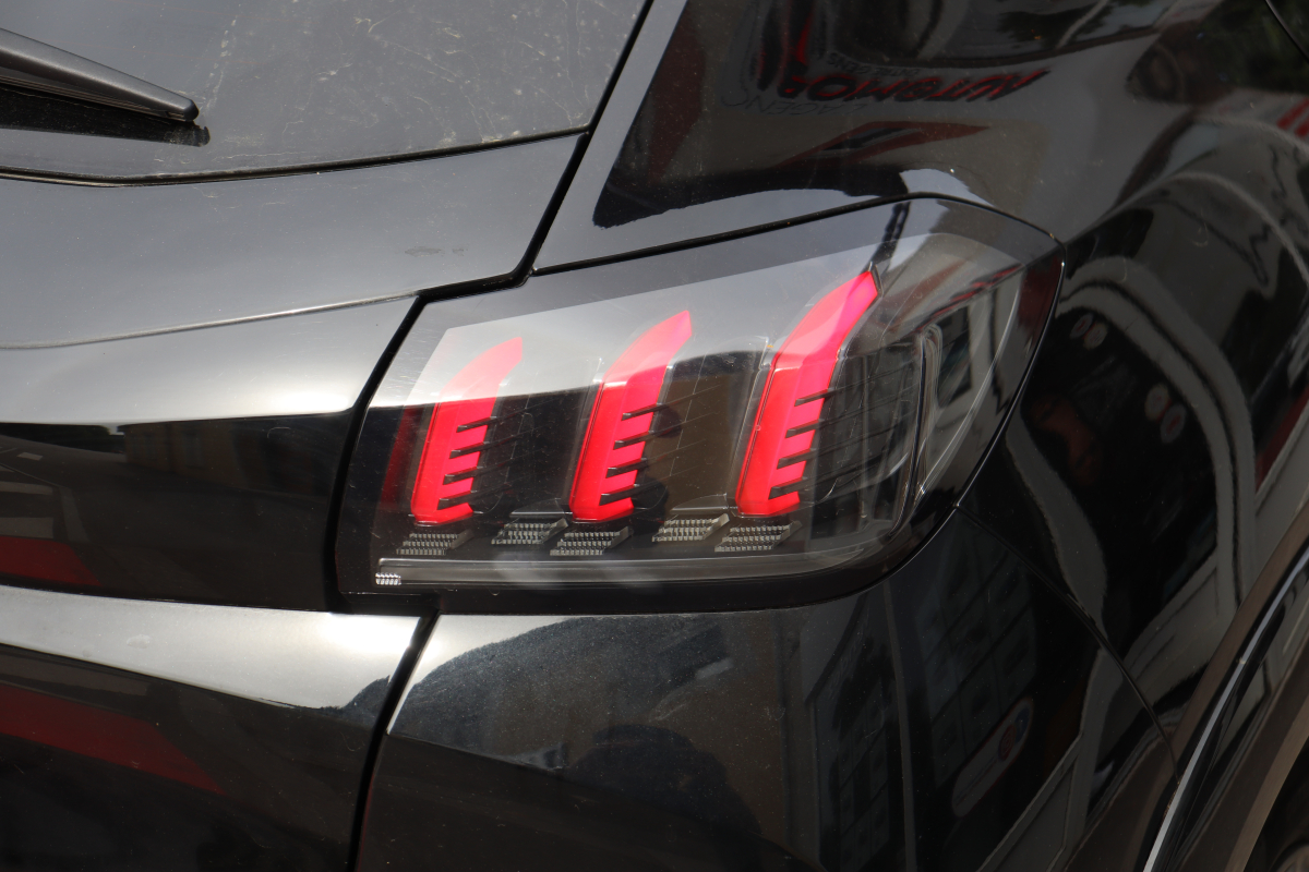 Peugeot 208 — 11