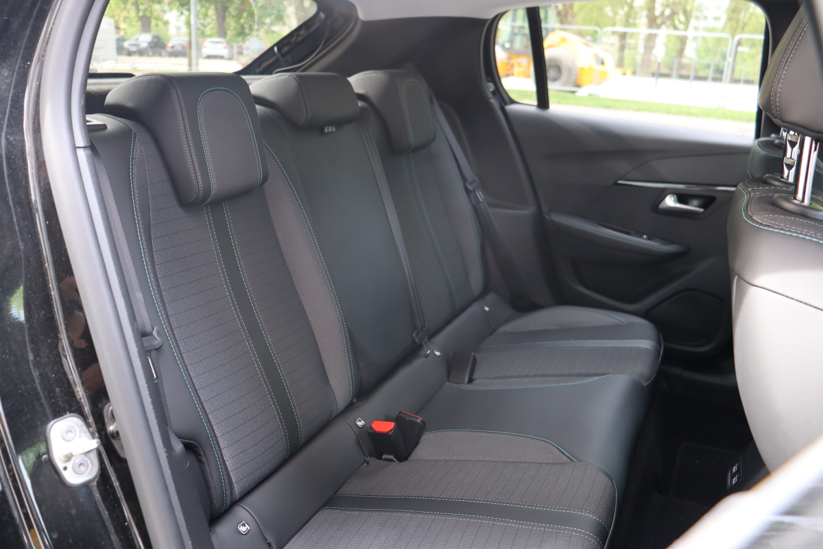 Peugeot 208 — 28
