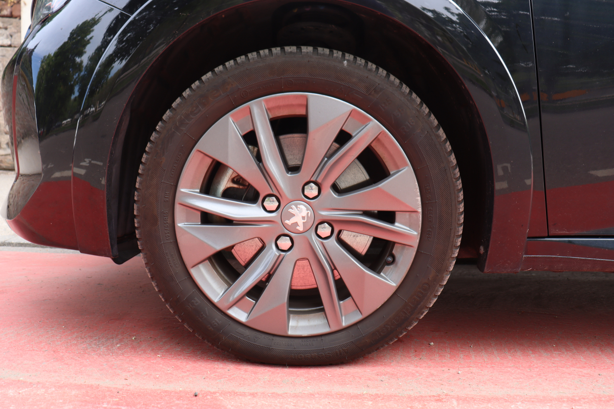 Peugeot 208 — 33