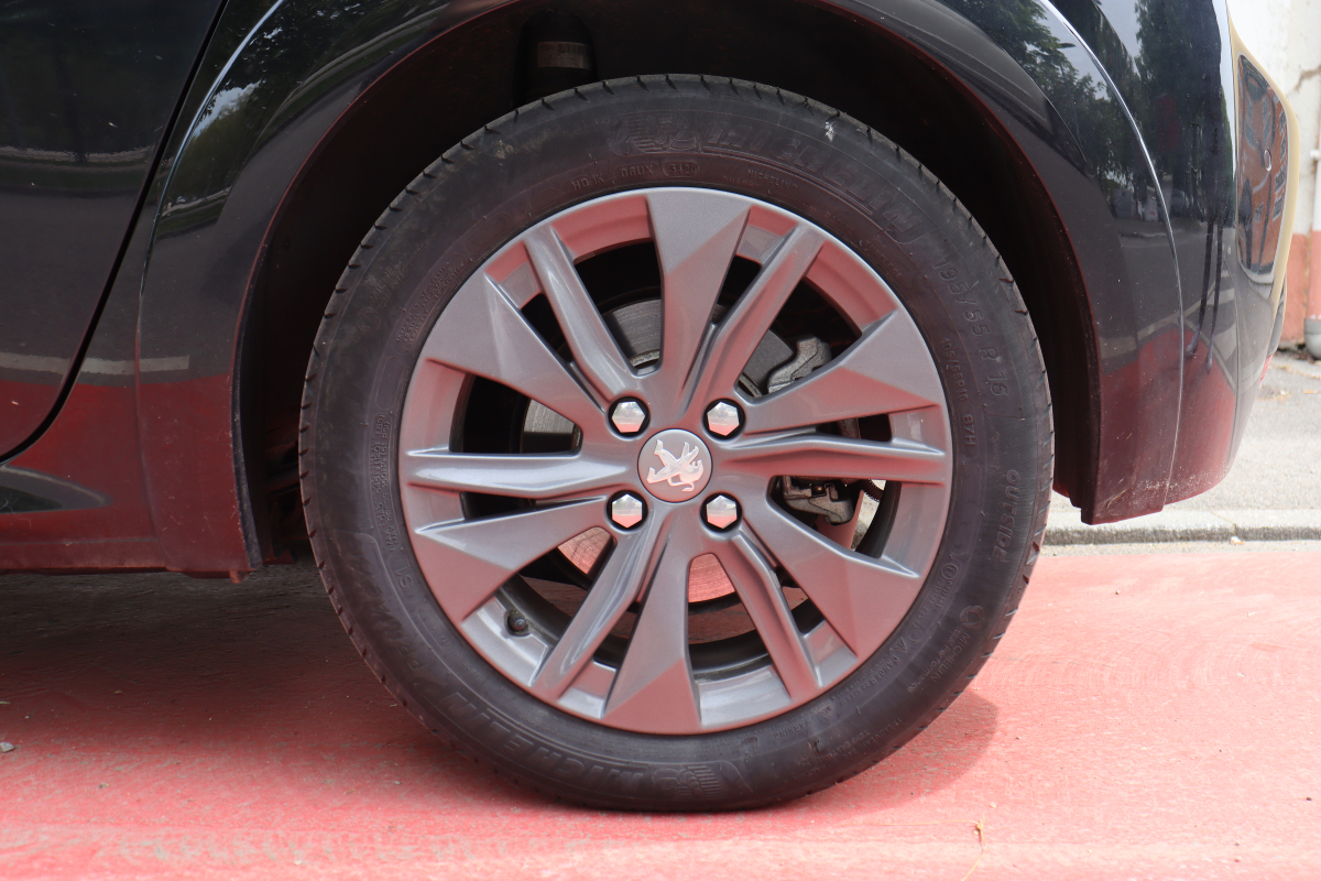Peugeot 208 — 35