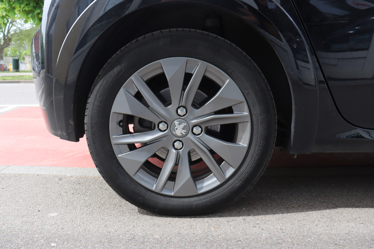 Peugeot 208 — 37