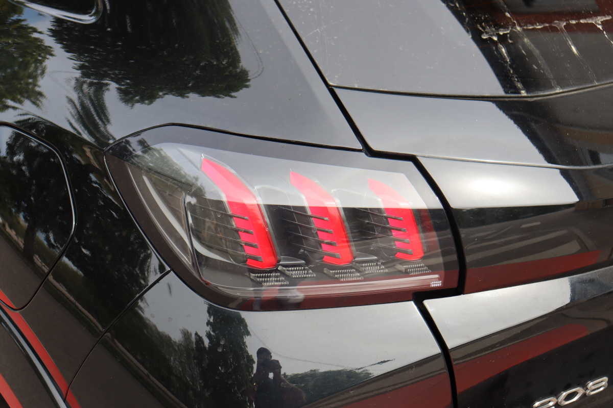 Peugeot 208 — 32