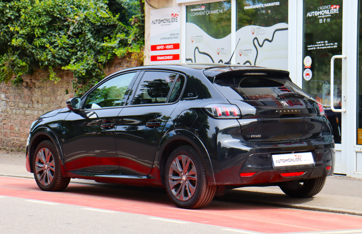Peugeot 208 — 5