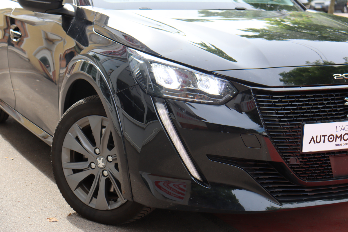 Peugeot 208 — 10