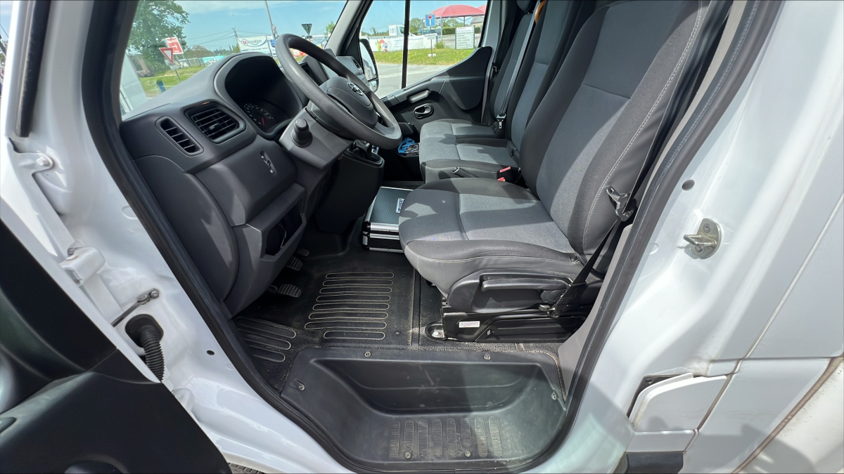 Nissan NV400 — 13