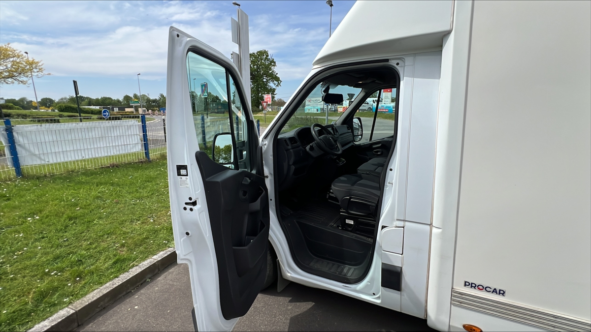 Nissan NV400 — 12