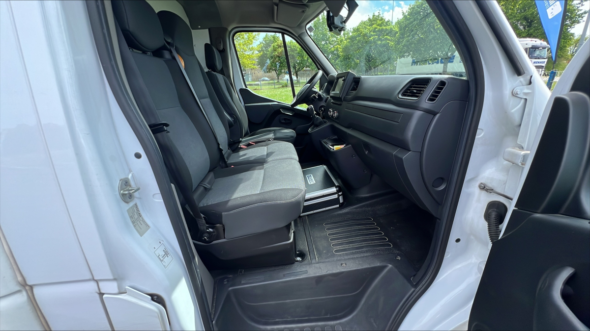 Nissan NV400 — 17