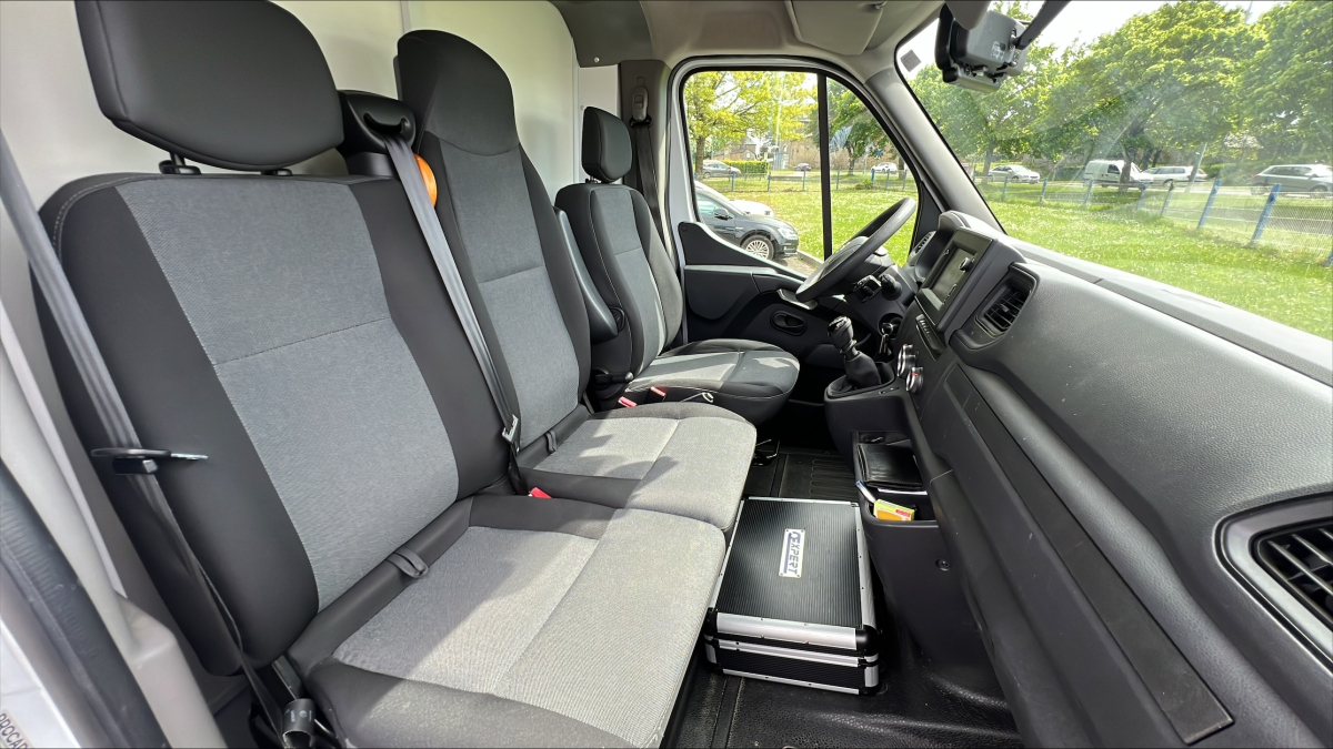 Nissan NV400 — 20