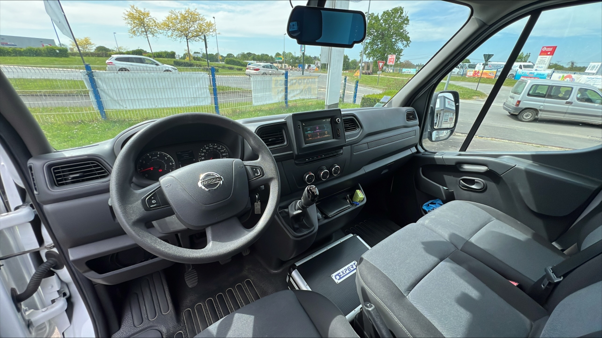 Nissan NV400 — 14