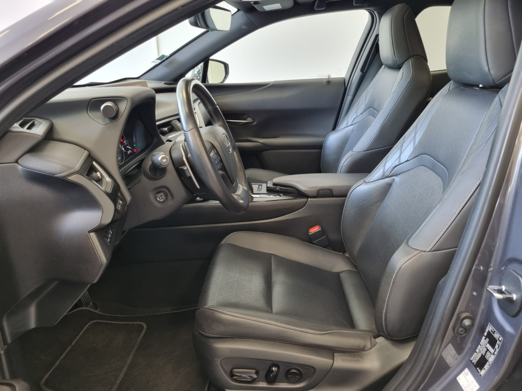 Lexus UX — 12