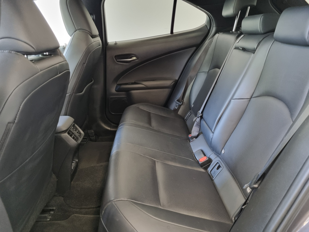 Lexus UX — 14