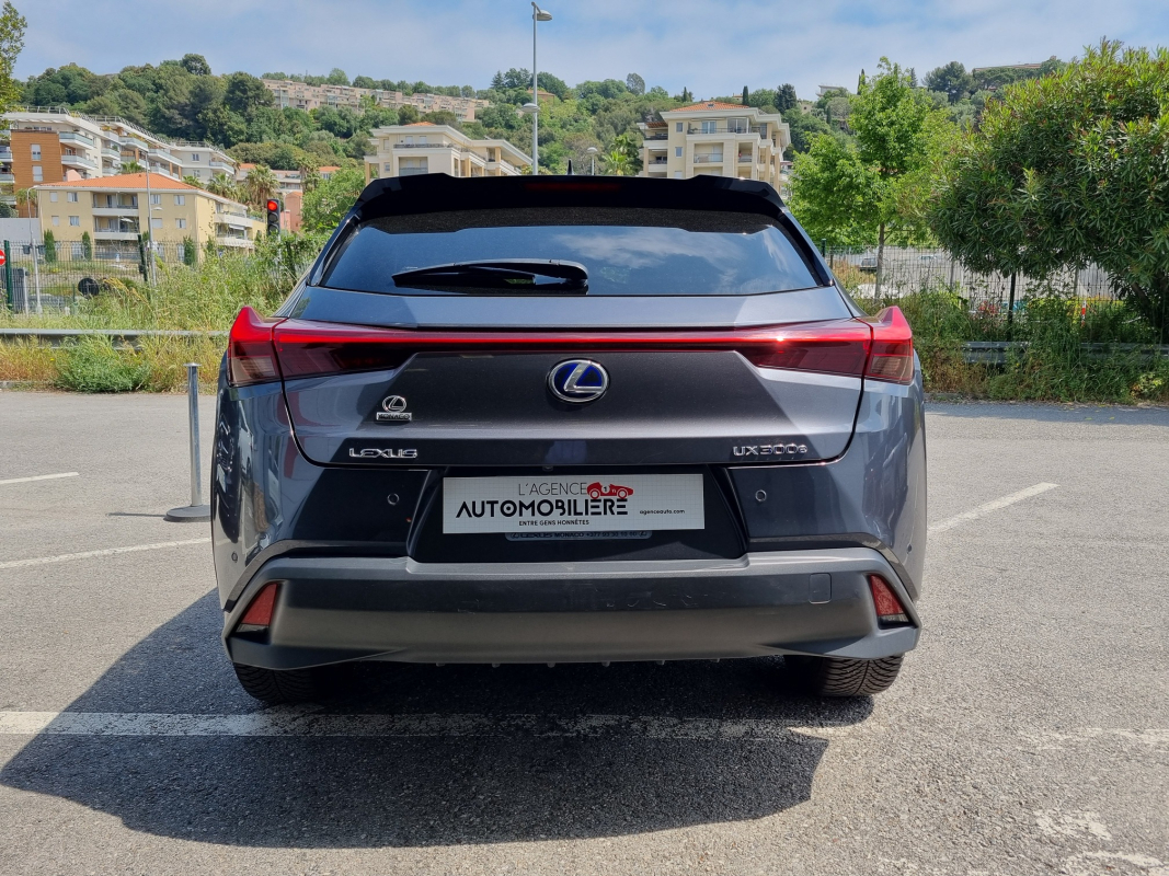Lexus UX — 35