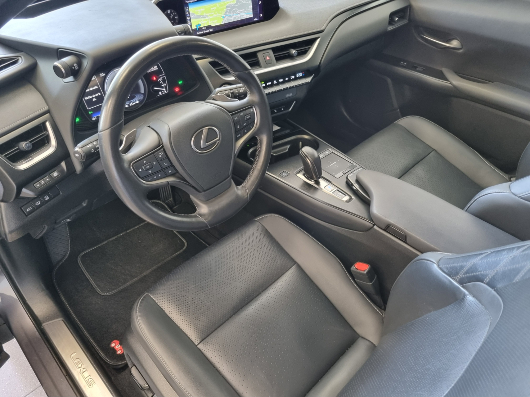Lexus UX — 11
