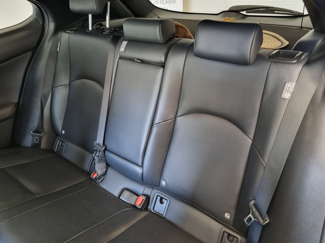 Lexus UX — 15