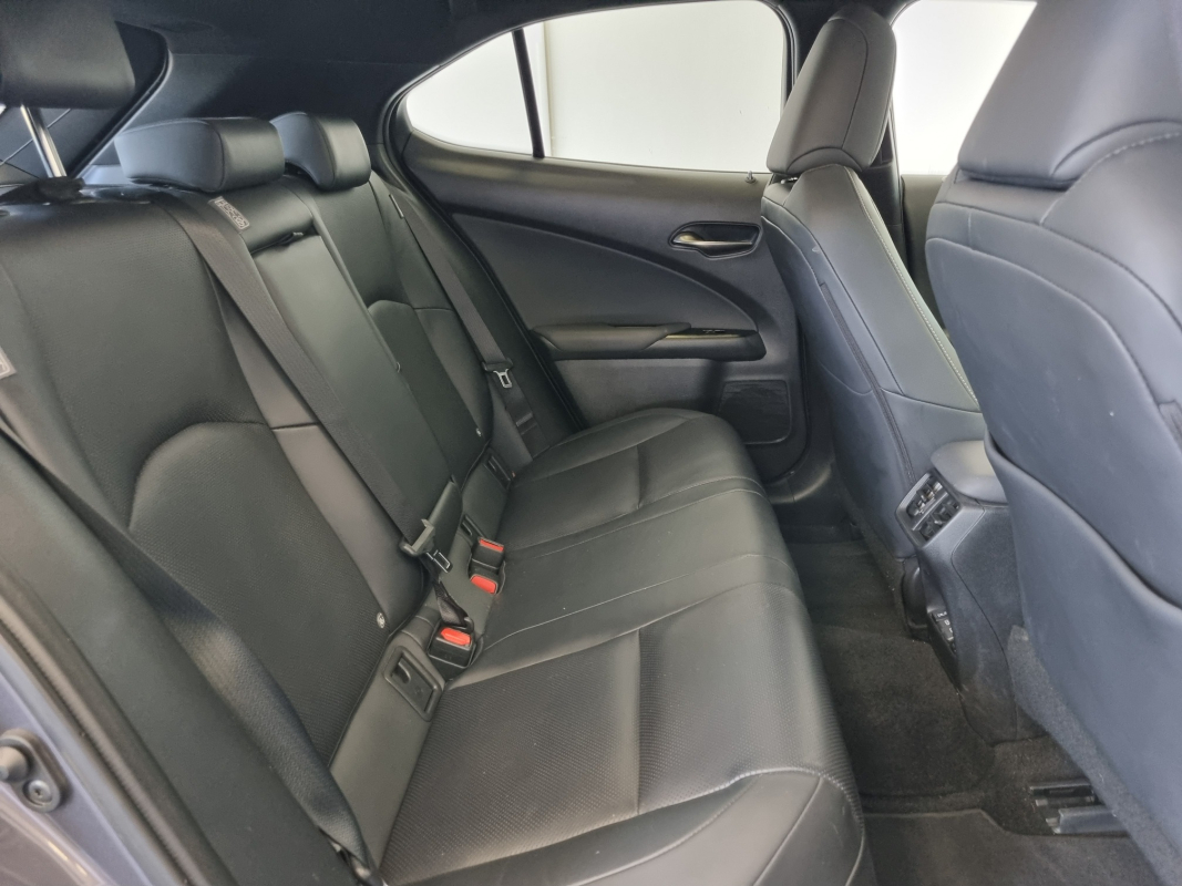 Lexus UX — 17