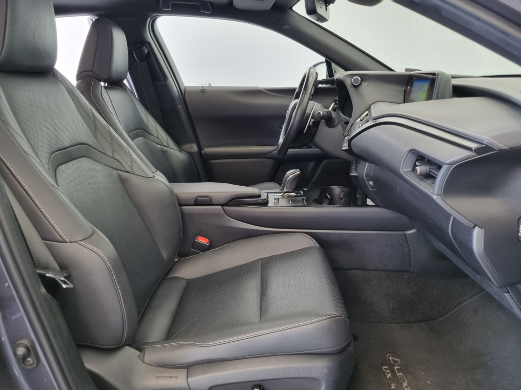 Lexus UX — 19