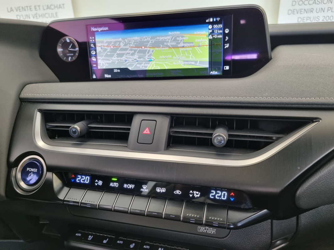 Lexus UX — 25