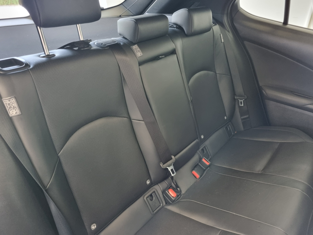 Lexus UX — 16