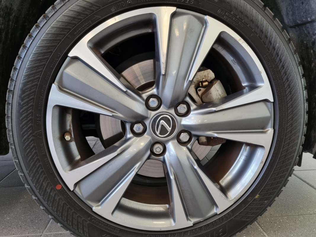 Lexus UX — 34