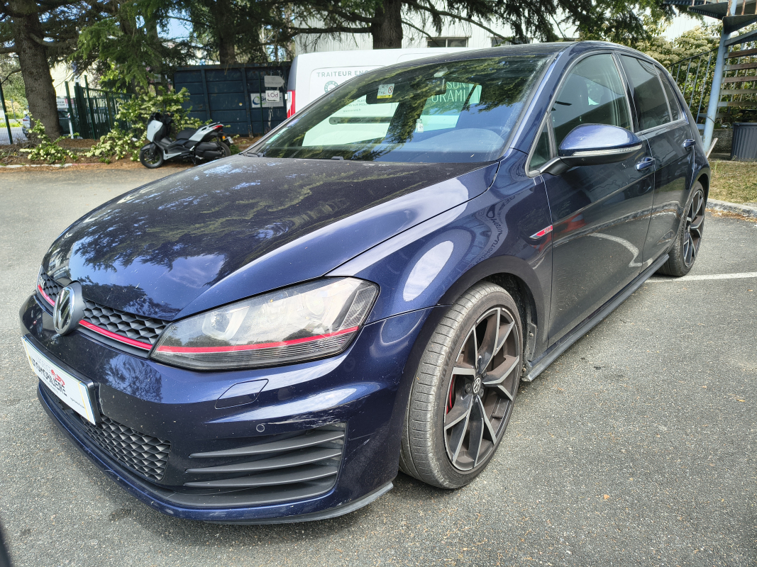 Volkswagen Golf — 3
