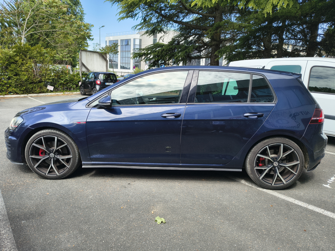 Volkswagen Golf — 4