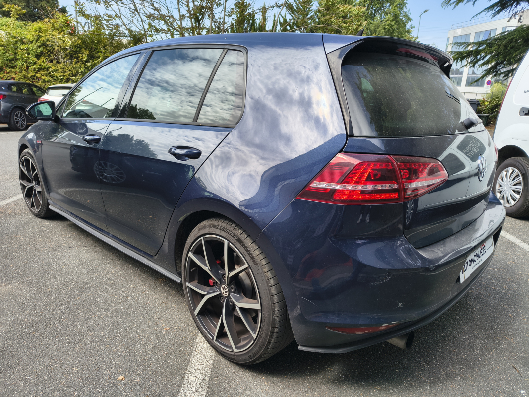 Volkswagen Golf — 5