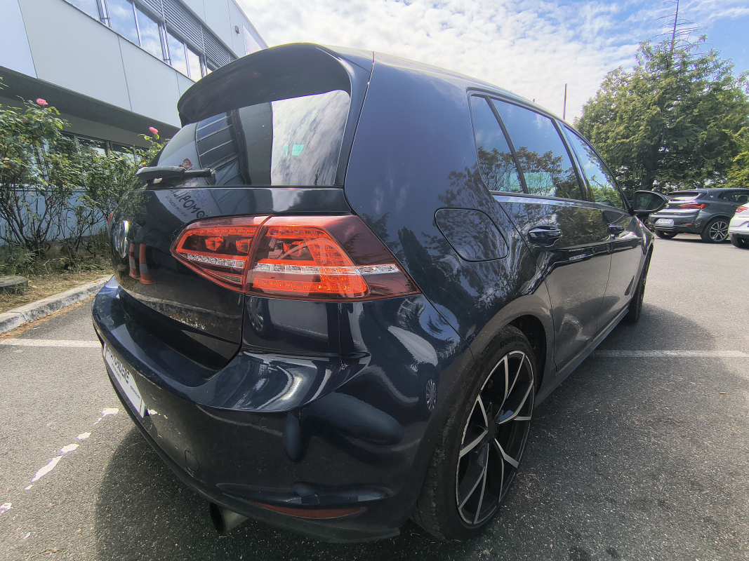 Volkswagen Golf — 7