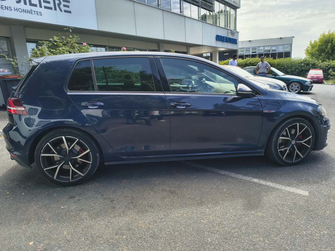 Volkswagen Golf — 8