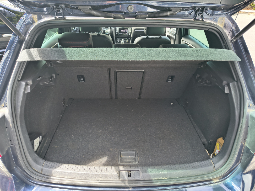 Volkswagen Golf — 23
