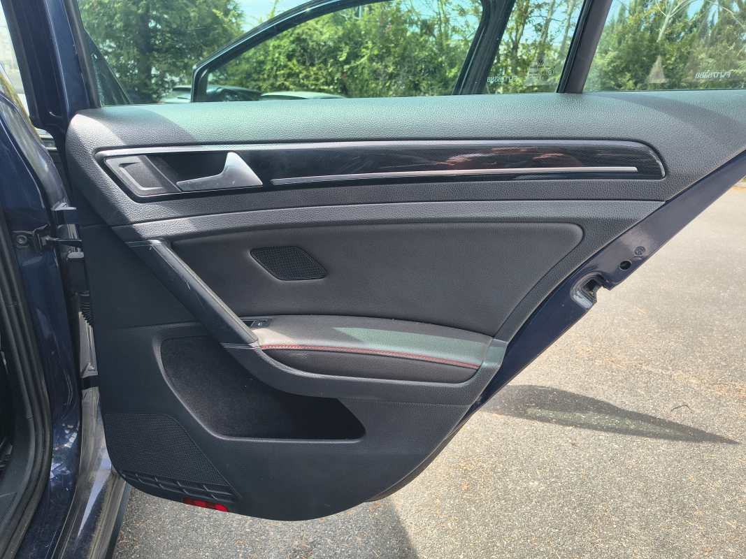 Volkswagen Golf — 20