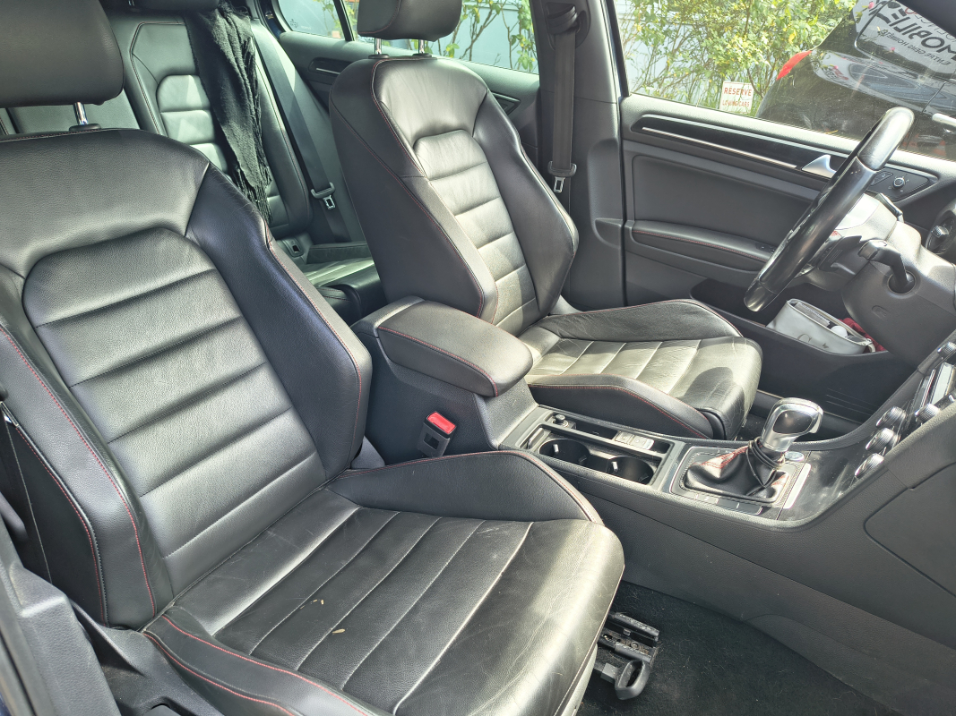 Volkswagen Golf — 17