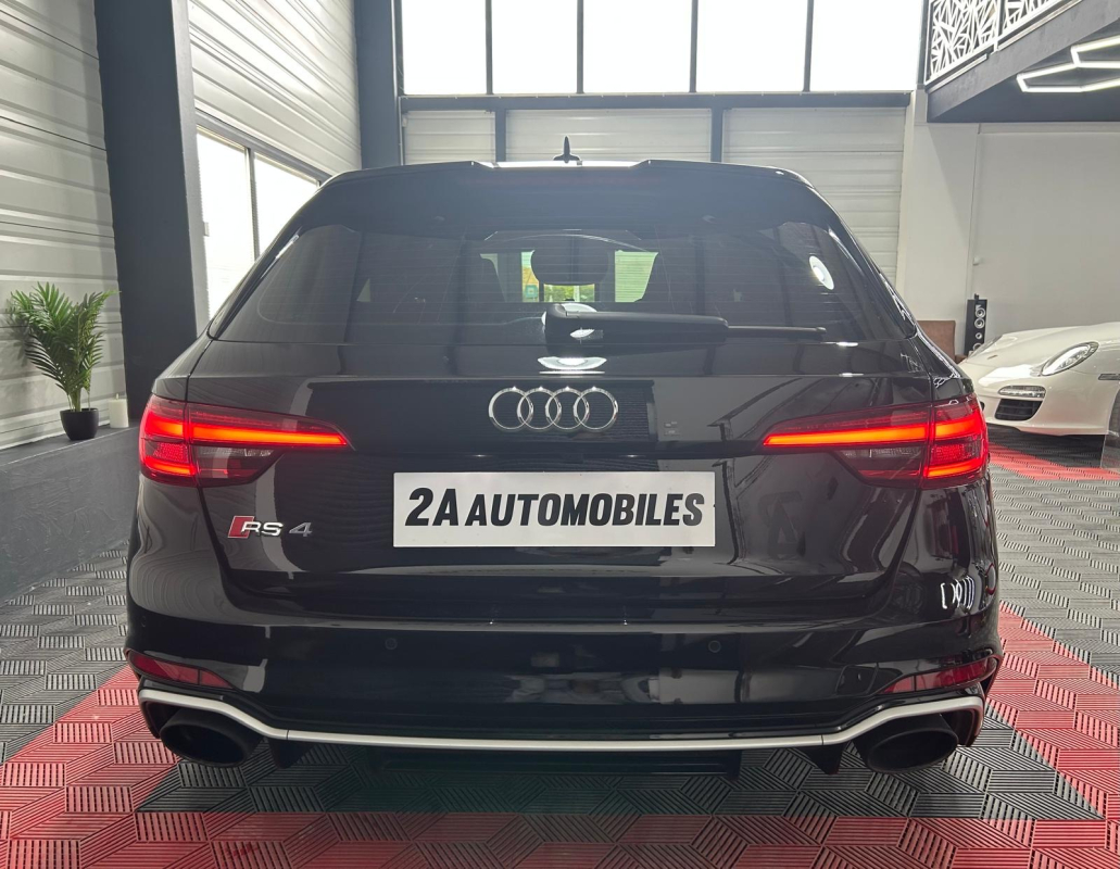 Audi RS4 — 6