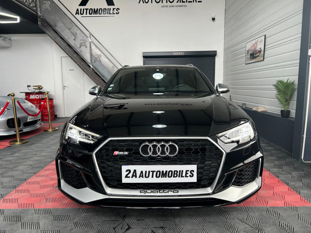 Audi RS4 — 2