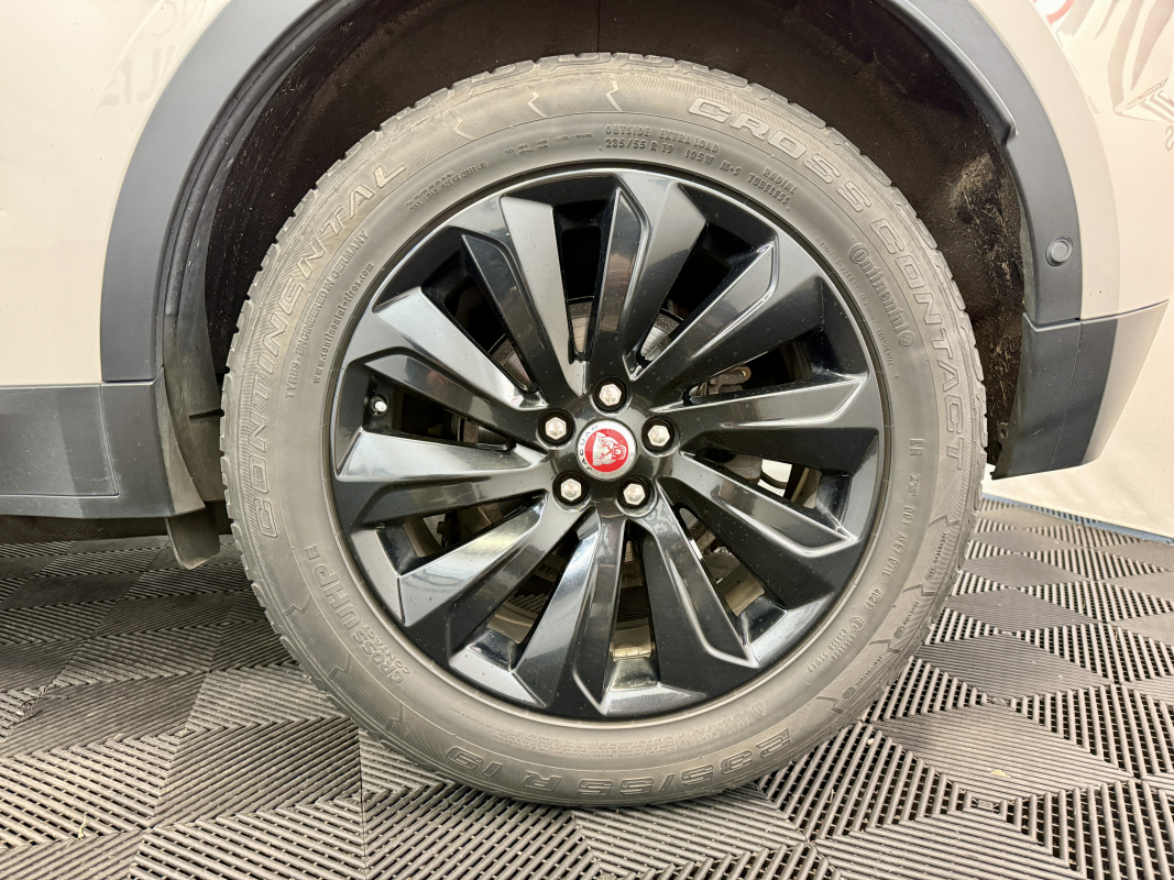 Jaguar E-Pace — 28