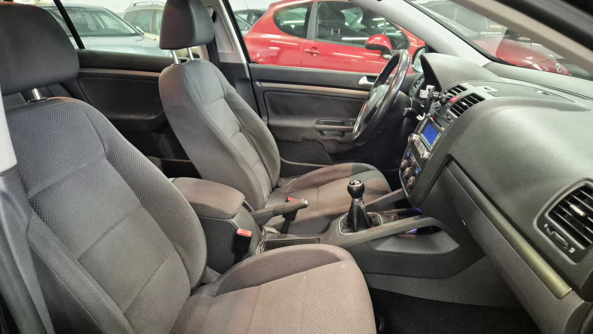 Volkswagen Golf — 10