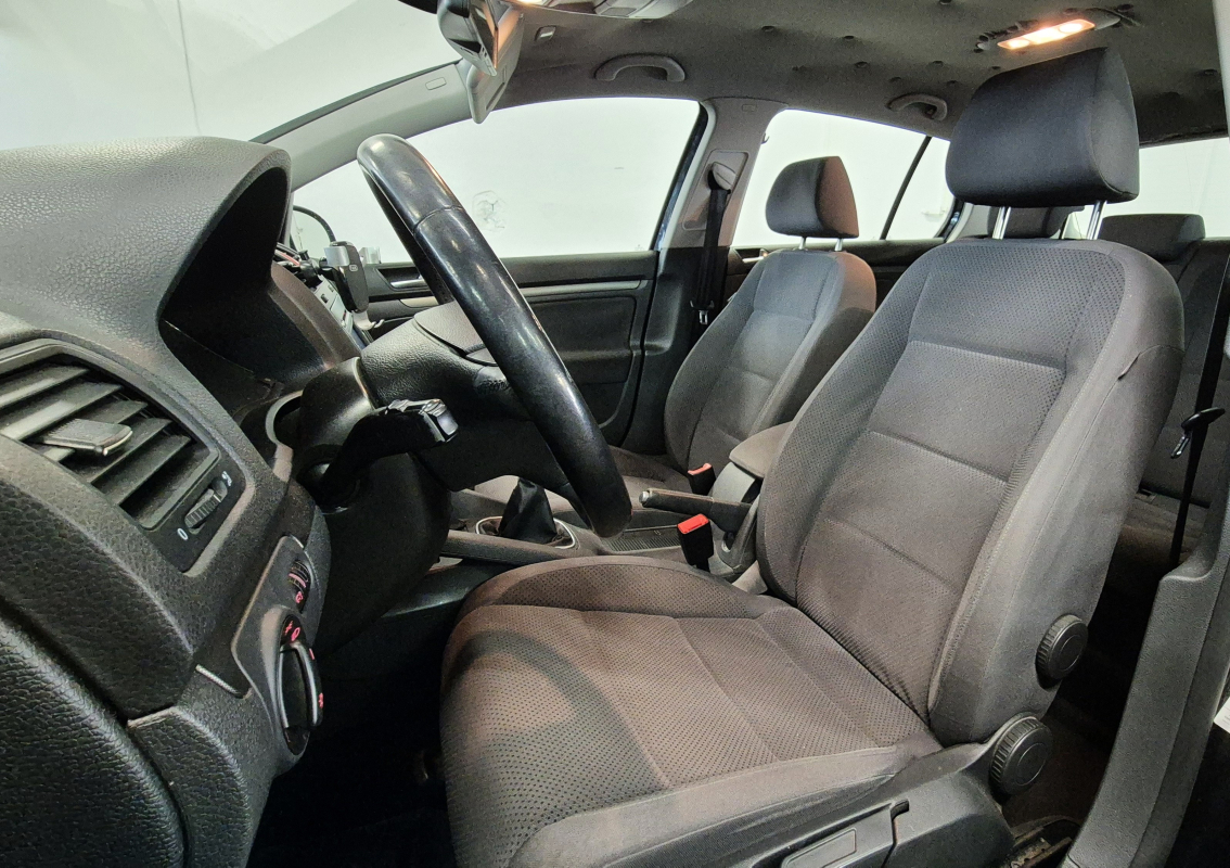 Volkswagen Golf — 8
