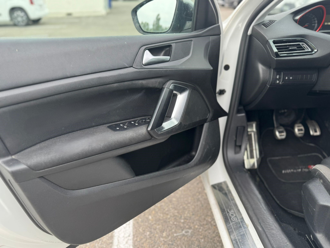 Peugeot 308 — 9