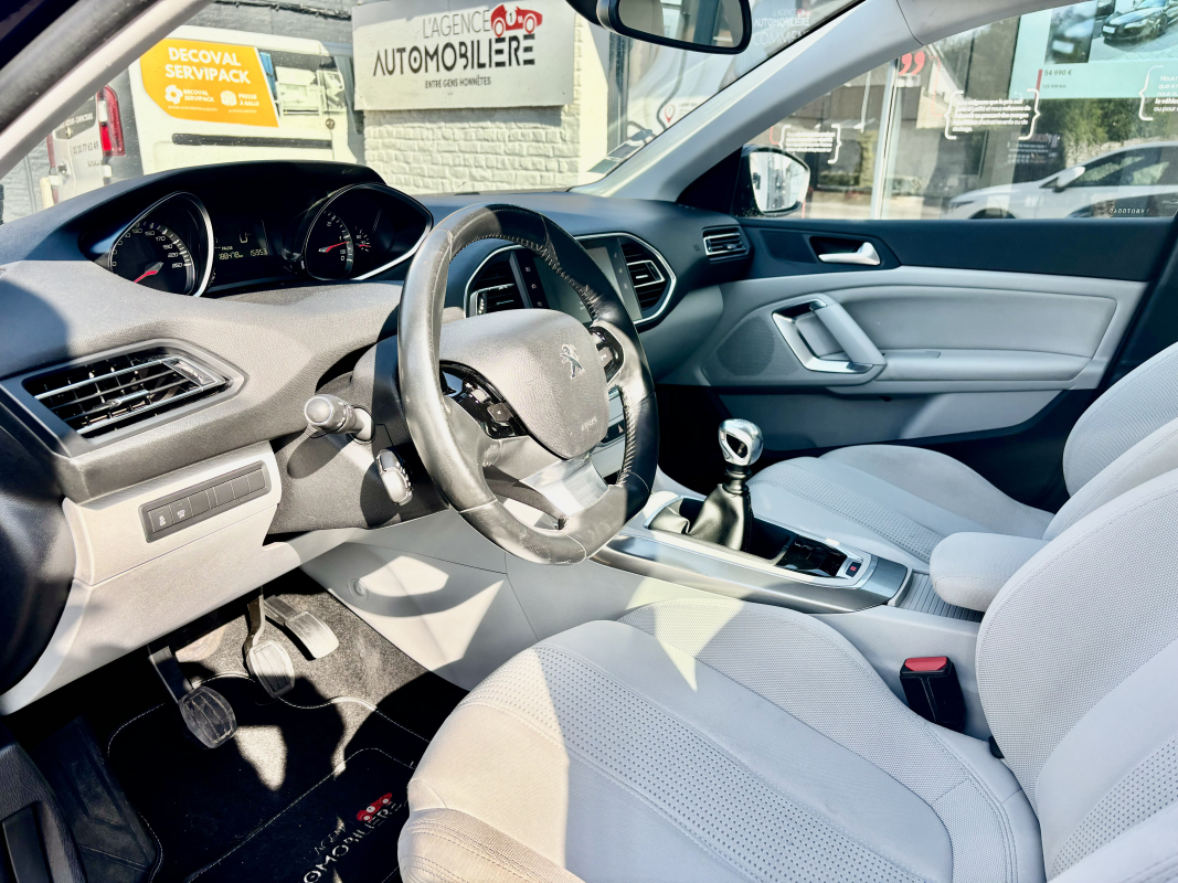 Peugeot 308 — 12